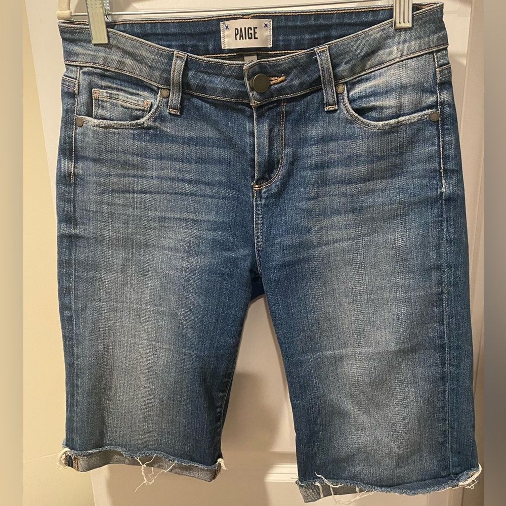 GU - Women’s Paige Classic Cuffed Blue Denim Shorts
Sz 28